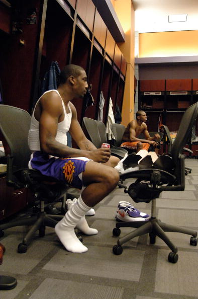 九游体育注册-包含球员罢训抗议管理层，更衣室矛盾升级的词条