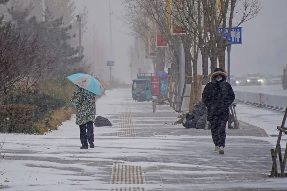 九游体育网-包含足球与天气：雪战、暴雨中的经典比赛的词条