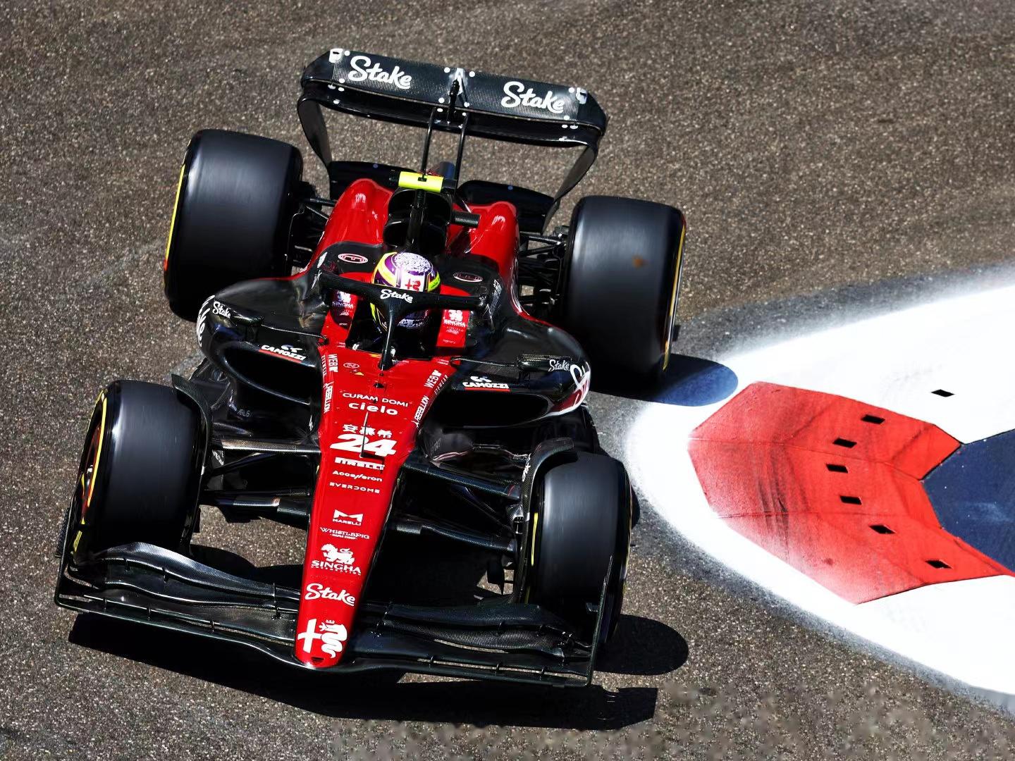 F1新赛季揭幕战：维斯塔潘杆位夺冠的简单介绍