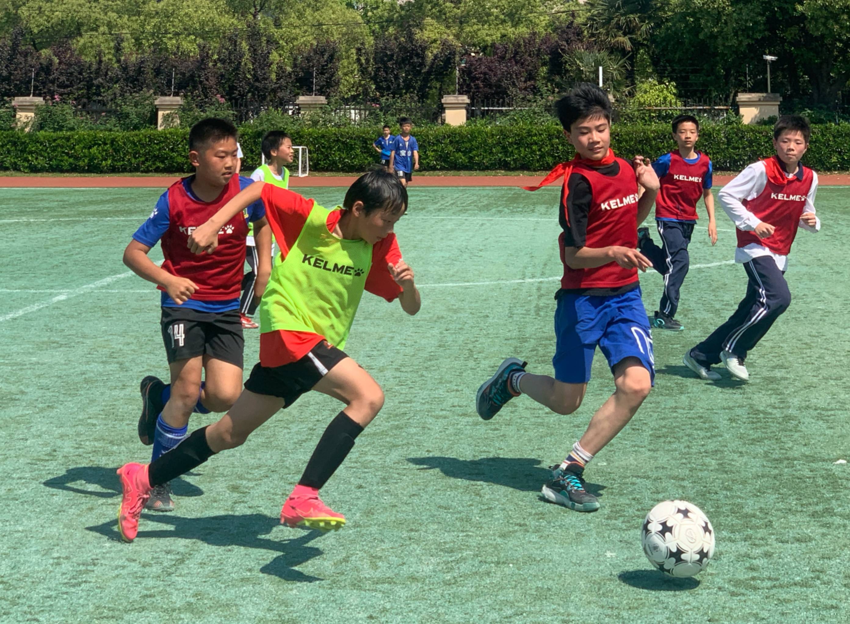 九游体育官网-高位逼抢vs防守反击，哪种战术更适应当代足球？的简单介绍