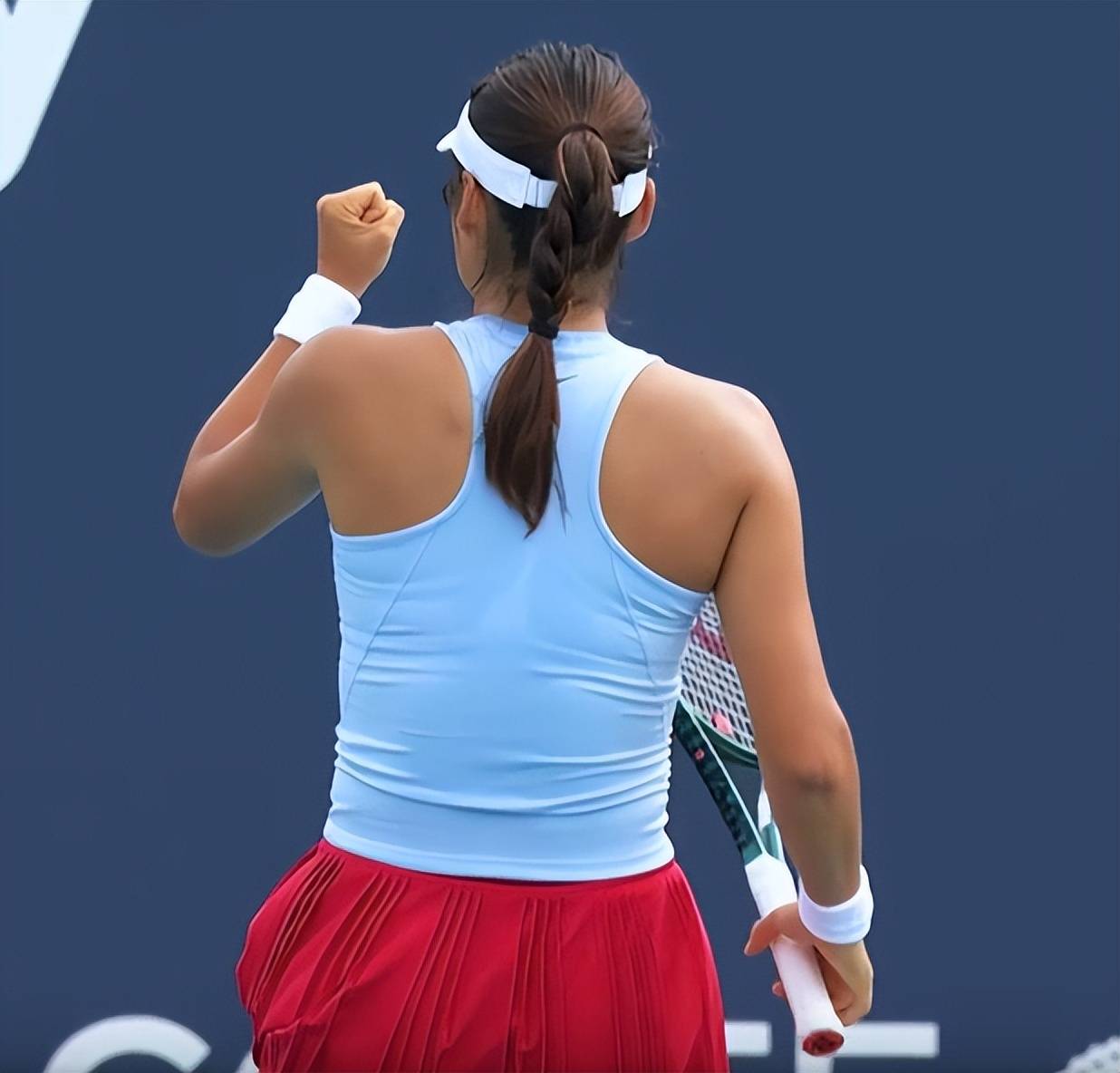 九游体育官方-网坛女王新生代：18岁天才少女横扫赛场的简单介绍