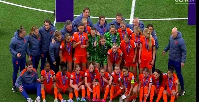 世界足坛最尴尬红牌合集 世界足坛最尴尬红牌合集