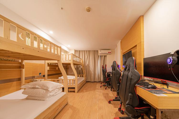 包含电竞主题餐厅探店:边吃边看比赛是什么体验?的词条 包含电竞主题餐厅探店:边吃边看比赛是什么体验?的词条