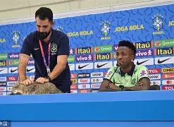 维尼修斯vs罗德里戈：巴西双星的接班之路的简单介绍