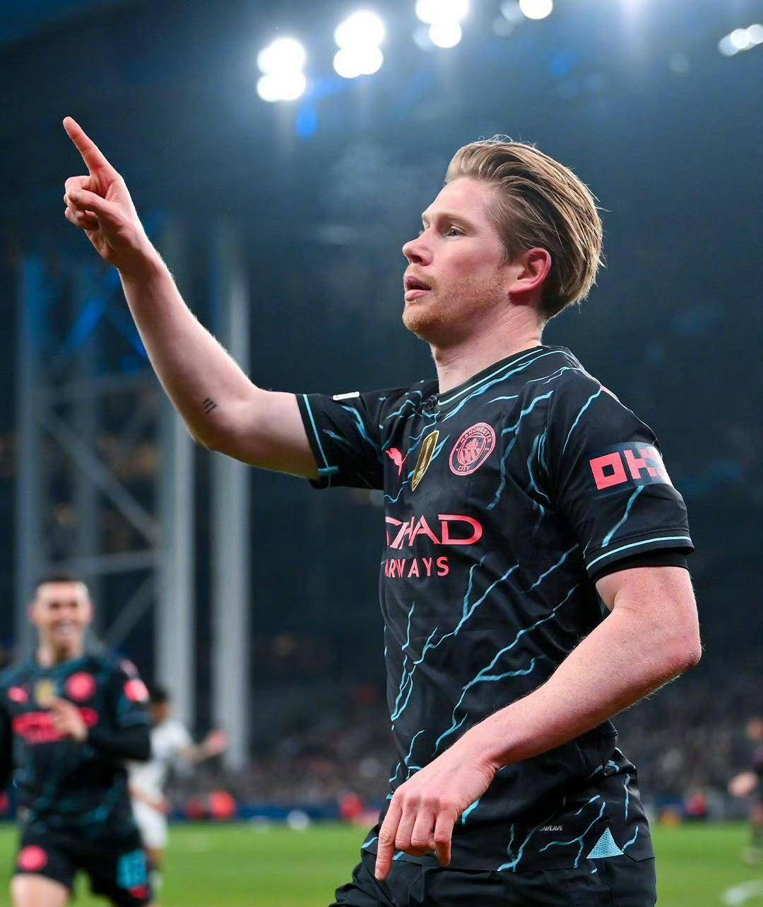 九游体育官网-德布劳内伤愈复出，曼城中场大师还能巅峰几年？