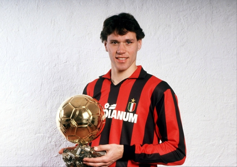 九游体育入口-包含克鲁伊夫：全攻全守的足球哲人的词条