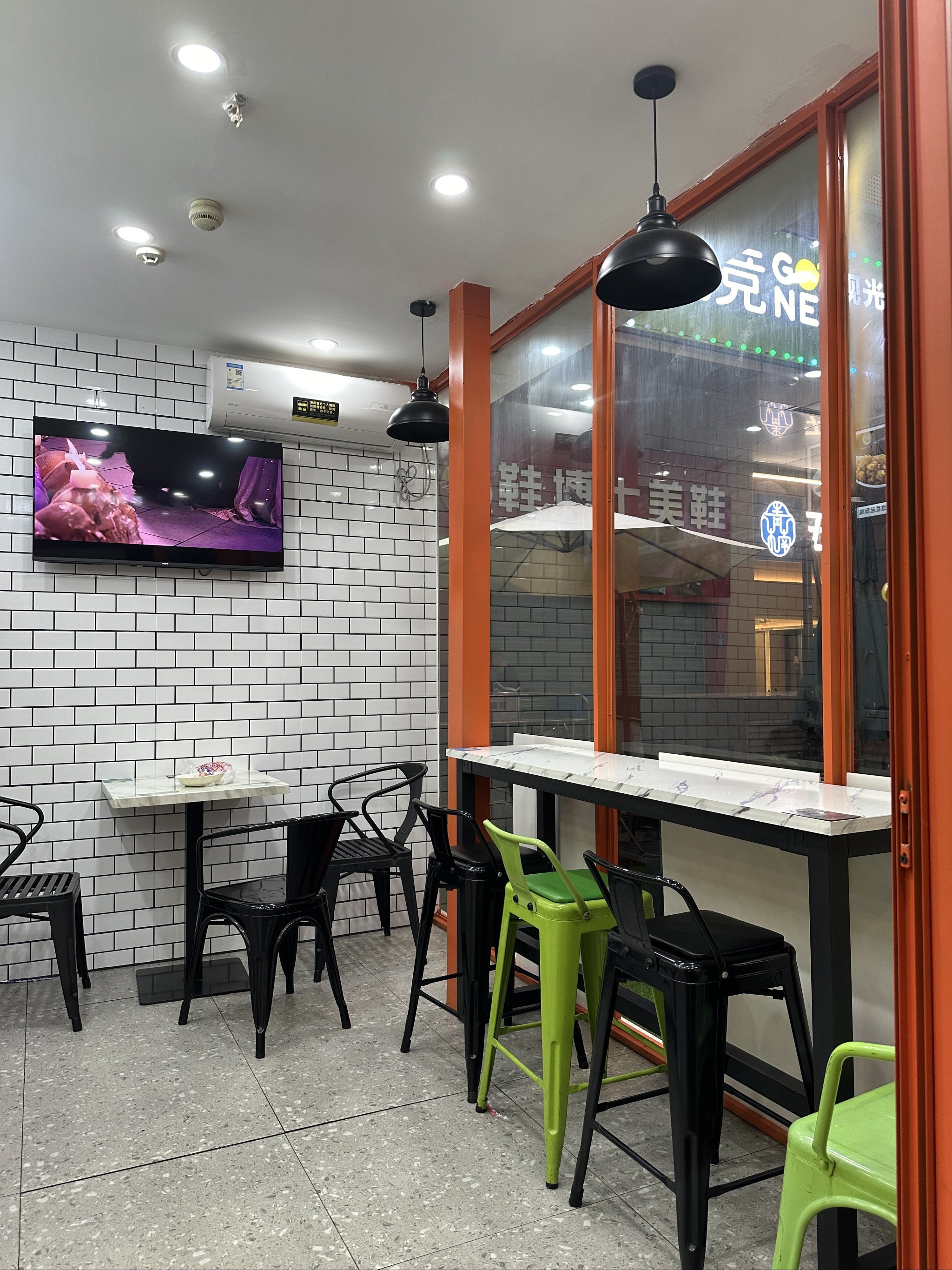 九游体育在线-电竞主题餐厅探店：边吃边看LPL比赛的简单介绍