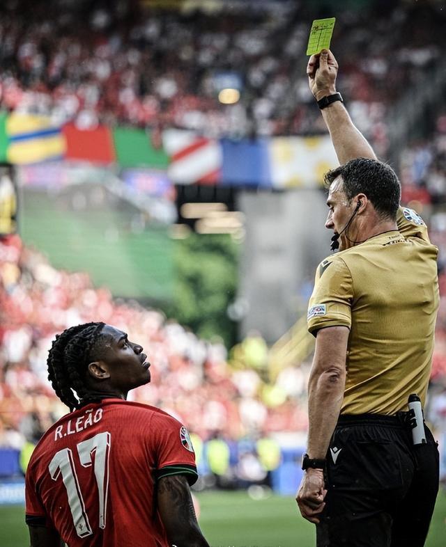 九游体育网址-球员假摔：战术智慧还是道德问题？的简单介绍