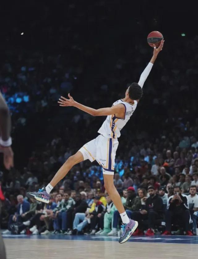 文班亚马首秀惊艳，马刺未来可期的简单介绍