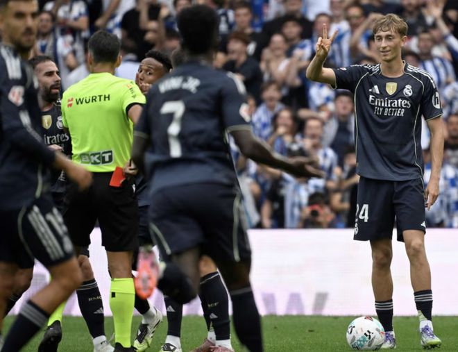 西甲裁判风波:为何争议判罚频发?的简单介绍 西甲裁判风波:为何争议判罚频发?的简单介绍