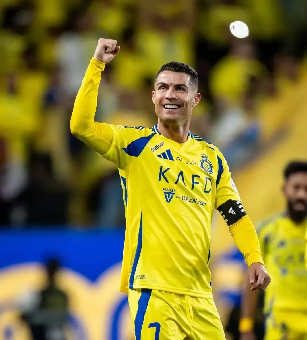 关于C罗转会新东家，天价合同震撼足坛的信息