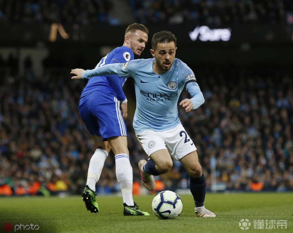 裁判员故事：VAR时代下的判罚艺术